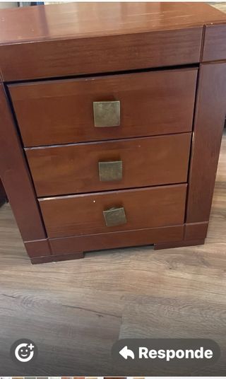 Mesitas madera,tengo2.
25 euros cada una.