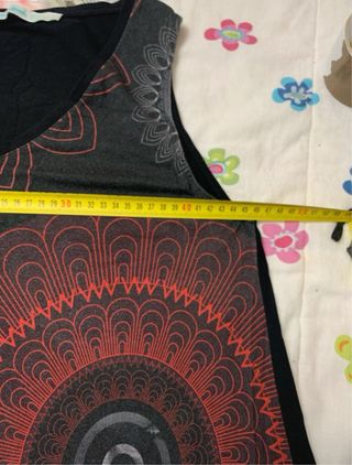 Camiseta Desigual Negra y Roja - Talla M