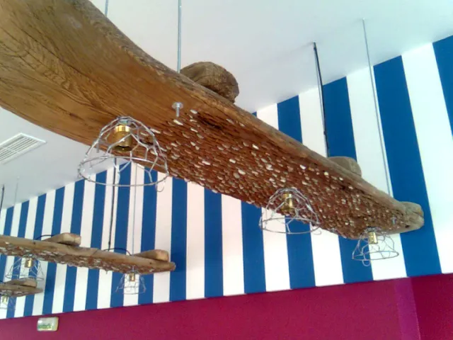 Lampara rústica de madera y metal