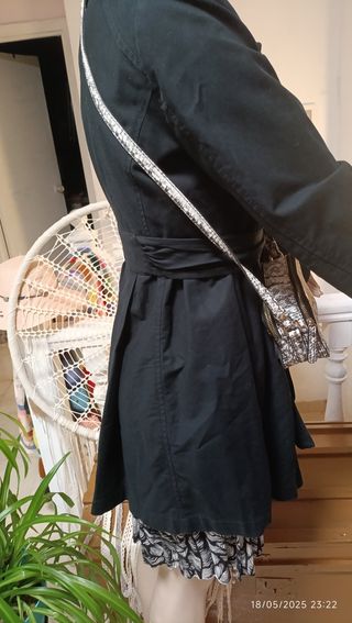 Gabardina negra básica