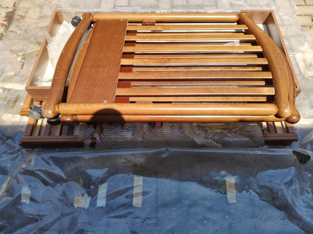 Lettino in legno per bambini