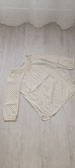 Blusa Sfera lunares beige talla M