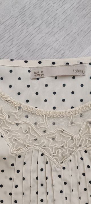 Blusa Sfera lunares beige talla M