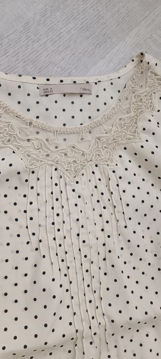 Blusa Sfera lunares beige talla M