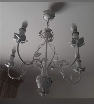 Lampadario shabby chic bianco in metallo