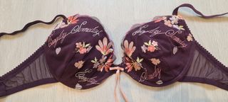 Sujetadores preciosos sin estrenar