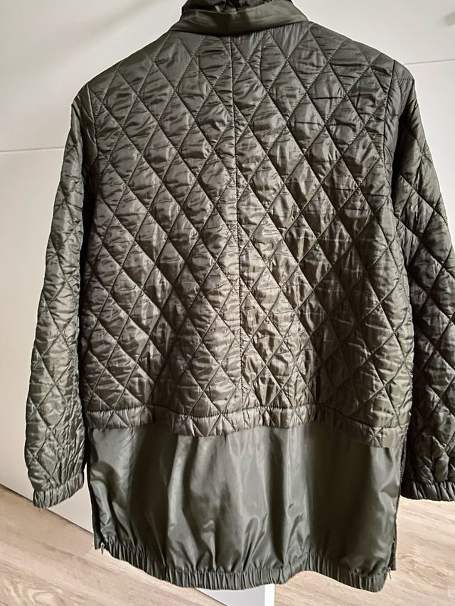 Chaqueta Zara acolchada verde caqui