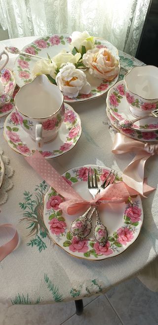 Set téa con le roselline