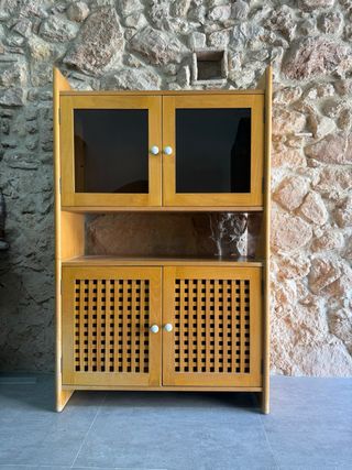 Mueble de madera maciza