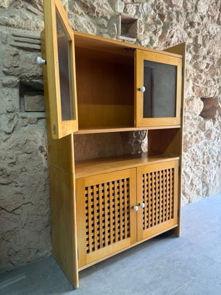 Mueble de madera maciza
