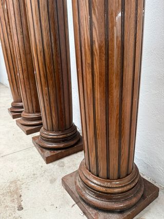 4 columnas de gran tamaño.