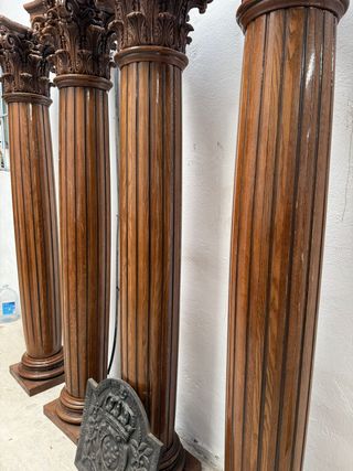 4 columnas de gran tamaño.