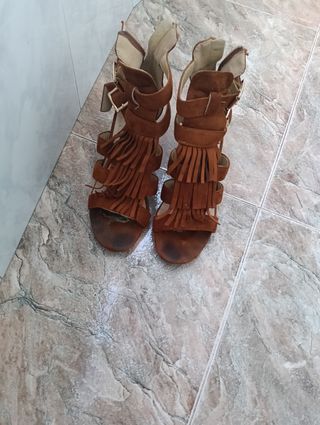 Sandalias tacón marrón mujer