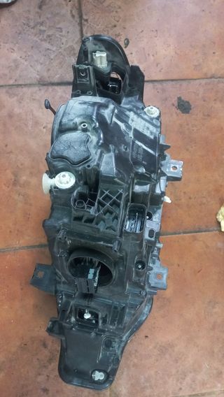 Faro delantero izquierdo