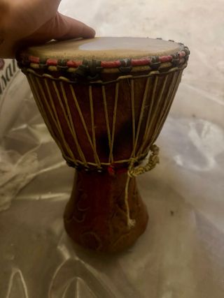 Bongo africano: piccolo e intarsiato