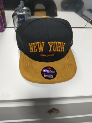 Gorra NY Brooklyn - Negra y dorada