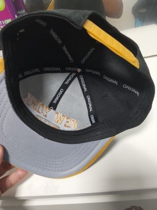 Gorra NY Brooklyn - Negra y dorada