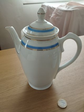 Cafetera y lechera porcelana azul y blanca a juego