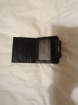 Carterita negra textura piel con algunos defectos.