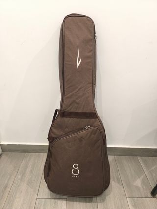 Guitarra acústica Cort + funda + accesorios.