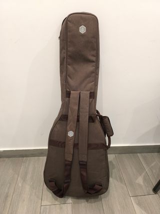 Guitarra acústica Cort + funda + accesorios.