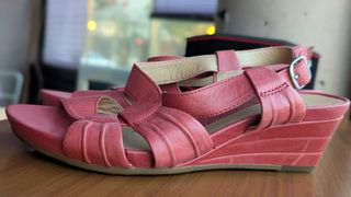 Sandalias cuña rojas Clarks