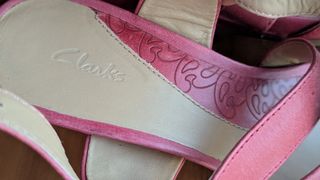 Sandalias cuña rojas Clarks