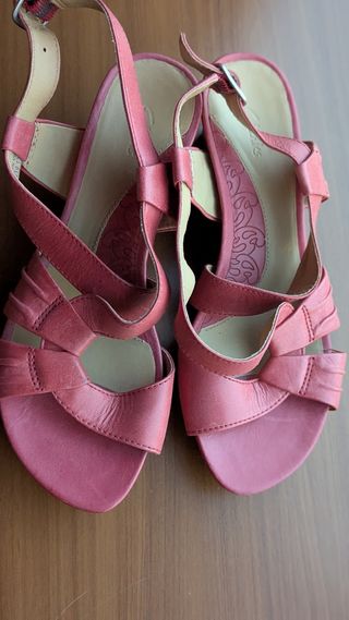 Sandalias cuña rojas Clarks