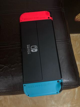 Nintendo Switch, mas funda roja y blanca VENTA URG