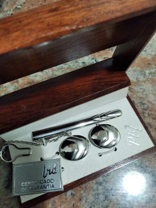 Sujeta corbata y cubre botones chapados oro blanco