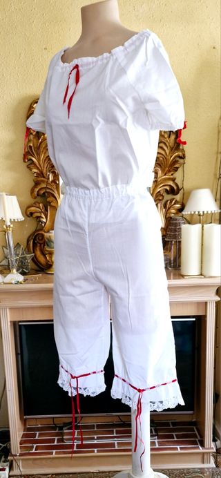 Blusa medieval blanca y roja
