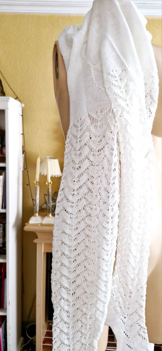 Maillot branco regional com orifícios