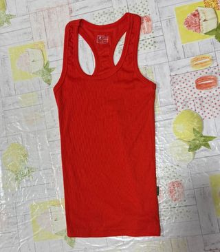 Camiseta roja tirantes