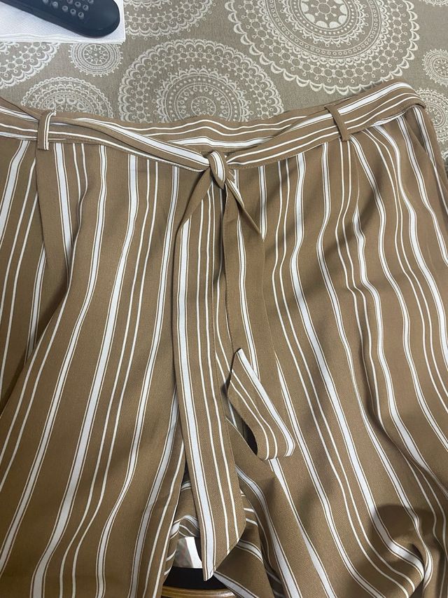 Pantalón rayado marrón-blanco