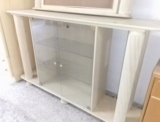 Vitrina salón - Mueble expositor beige