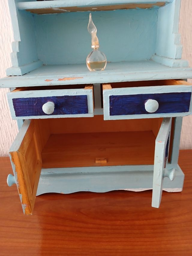 Mobili in miniatura vintage blu