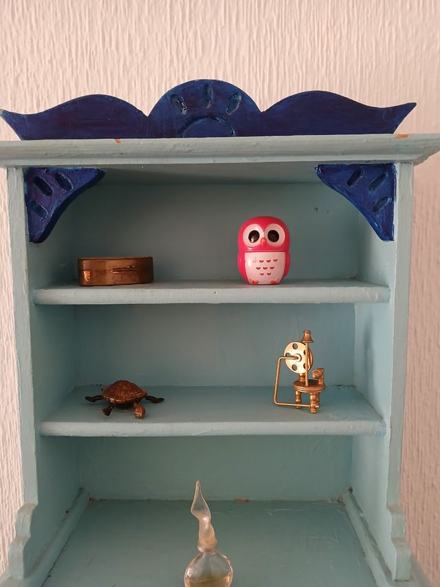 Mobili in miniatura vintage blu