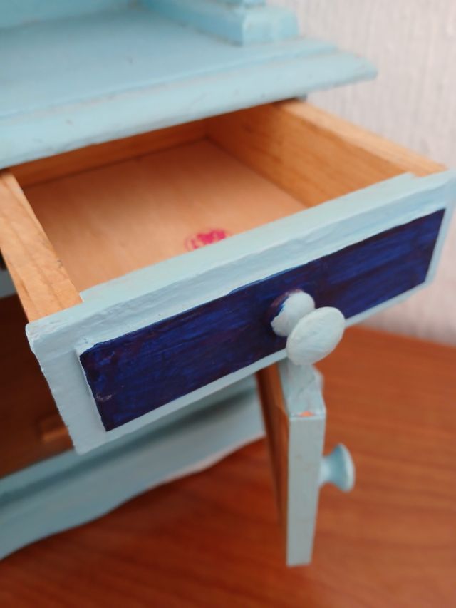 Mobili in miniatura vintage blu