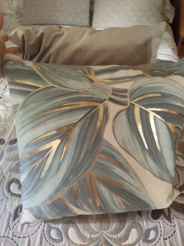Pareja de cojines hojas doradas