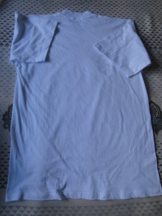 Camiseta, cuello redondo, manga corta.Color blanco