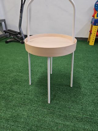 Mesita auxiliar IKEA - Blanco y beige