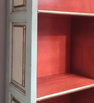 Precioso aparador labrado con pan de oro