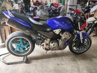 Honda Hornet 900 circuito
