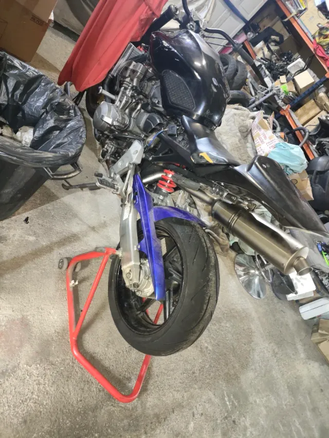 Honda Hornet 900 circuito