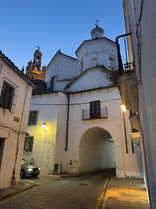 ¡Inversores! Propiedad con Potencial Único en la Plaza de España de Llerena