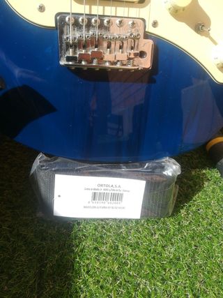 Pack guitarra y amplificador. VENTA EN PERSONA. 
