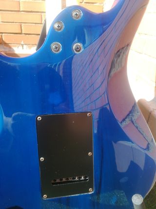 Pack guitarra y amplificador. VENTA EN PERSONA. 