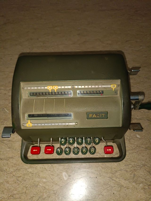 Calcolatrice meccanica Facit vintage