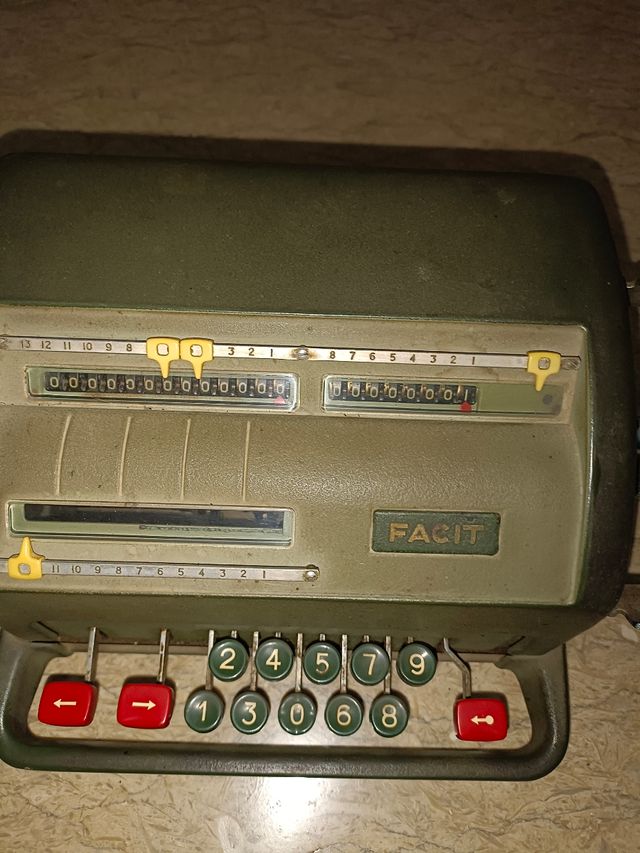 Calcolatrice meccanica Facit vintage