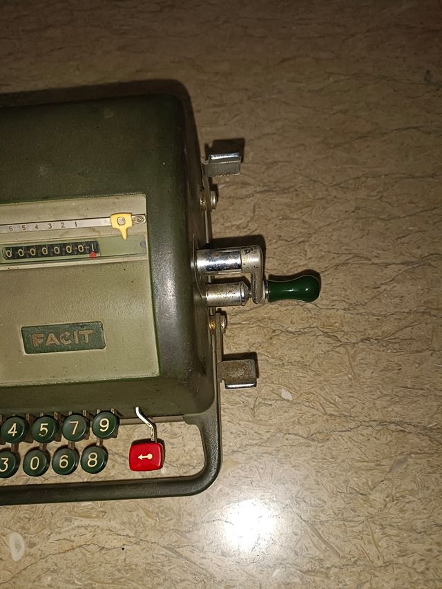 Calcolatrice meccanica Facit vintage